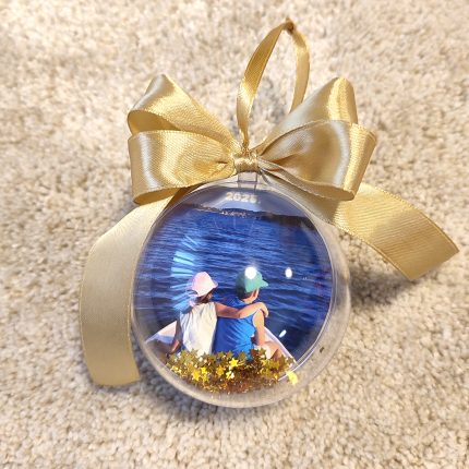 Božićna kuglica sa fotografijama